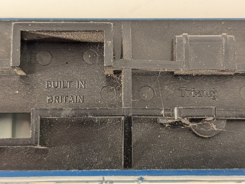 Tri-ang OO Gauge BR Blue MK1 Composite Corridor Coach (Chipped Paint)