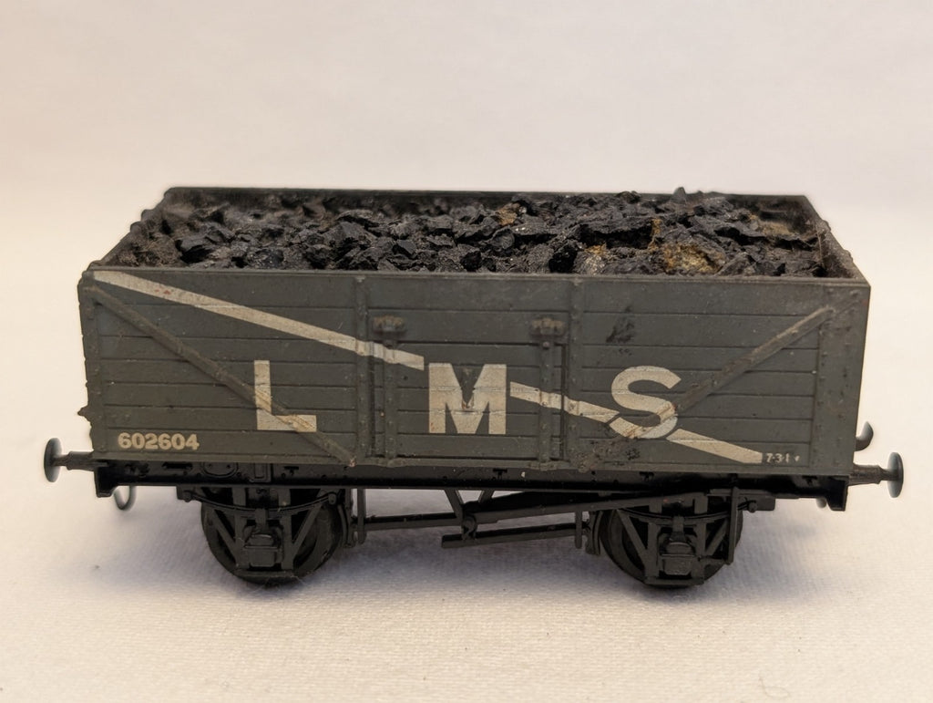 Airfix 602604 OO Gauge LMS 7-Plank Open Wagon - Chain Couplings