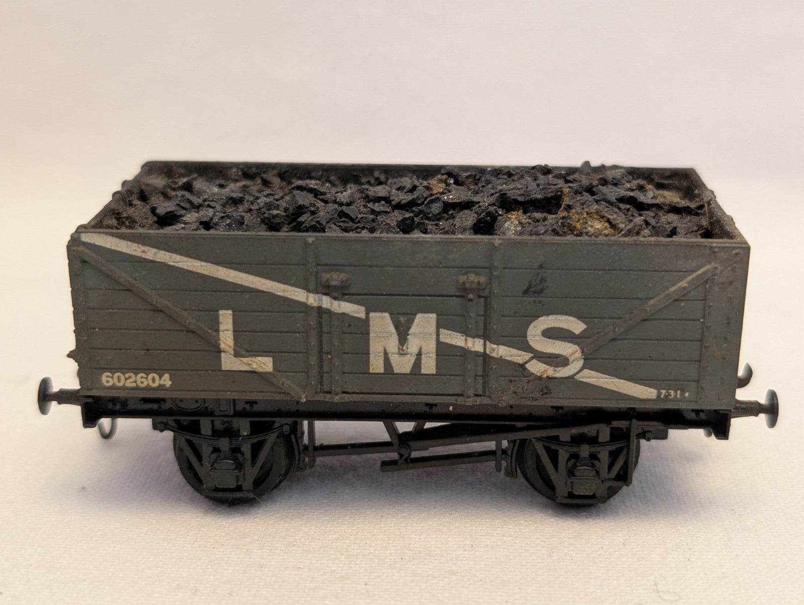Airfix 602604 OO Gauge LMS 7-Plank Open Wagon - Chain Couplings