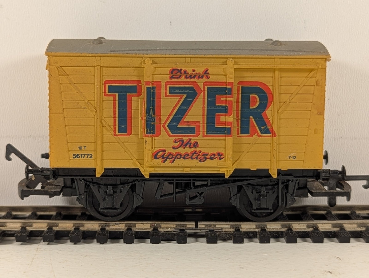 Airfix OO Gauge 12 Ton Box Van Goods Wagon 561772 Tizer Yellow 54378-7