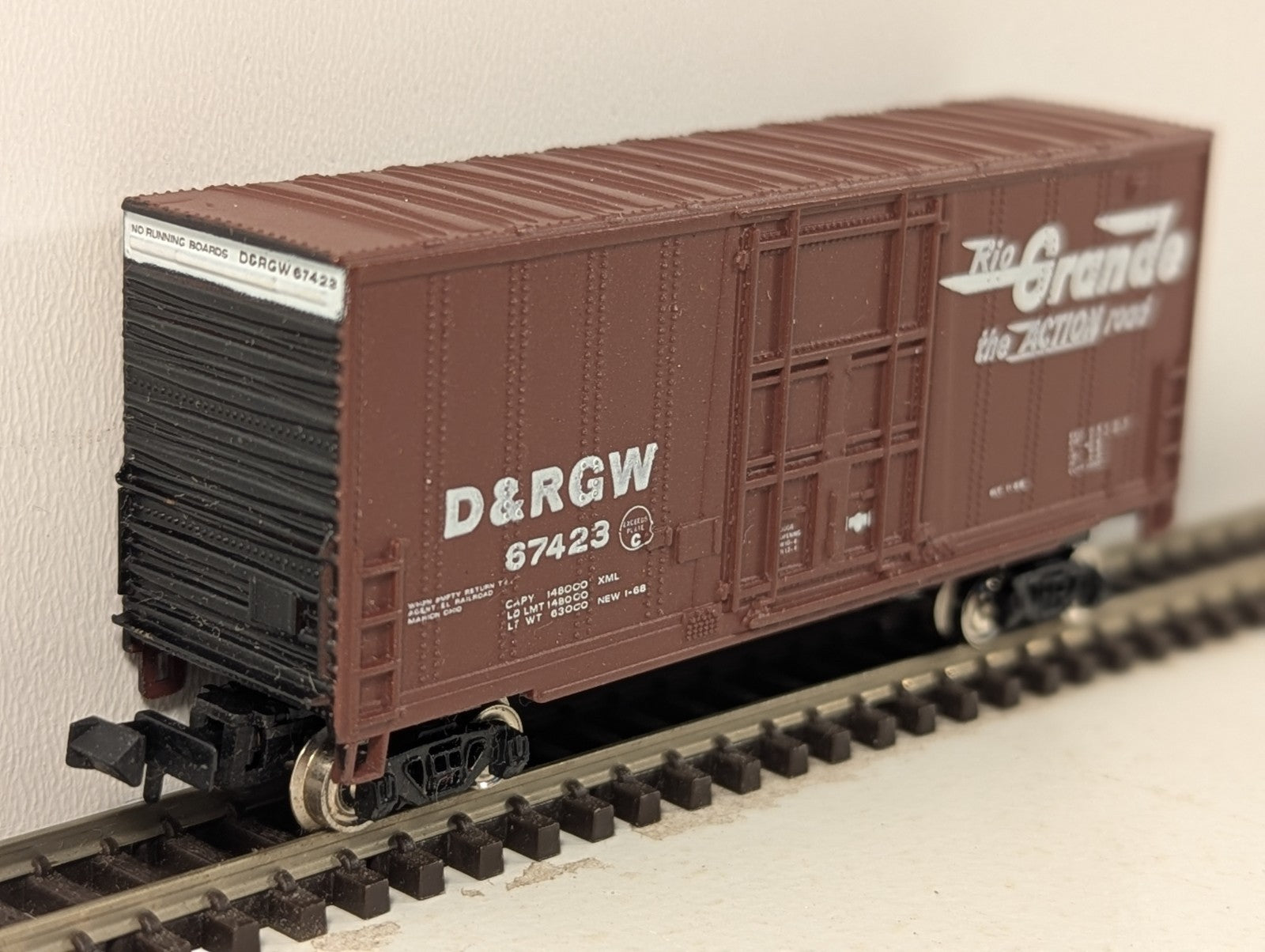 Bachmann N Gauge Denver & Rio Grande Western Hi-Cube Box Car - Missing Coupler