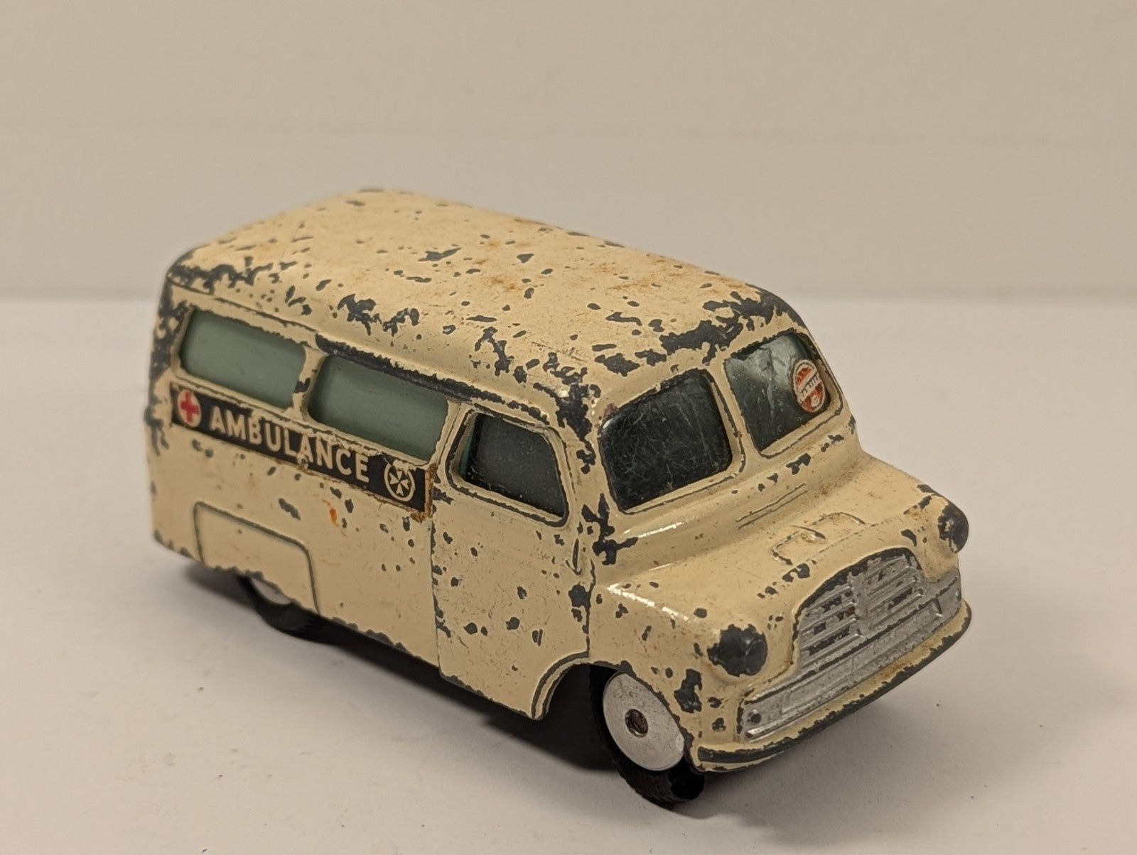 Corgi Toys 412 Bedford Utilecon Ambulance 1:43 Scale - Chipped Paint