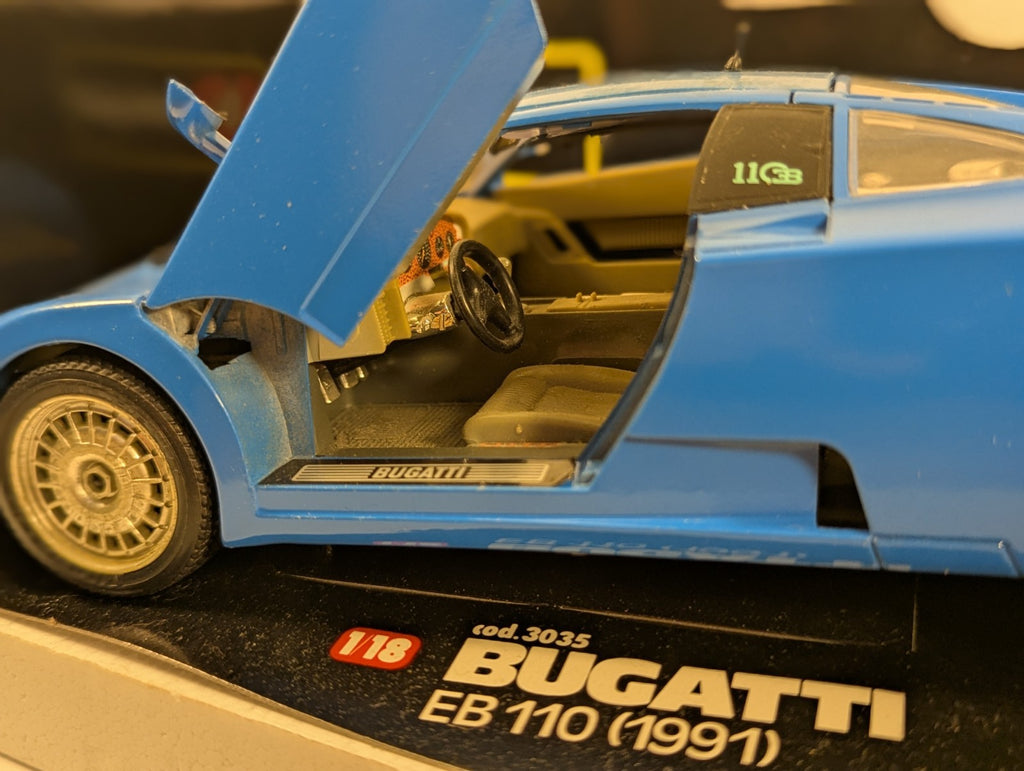 Bburago 1:18 Bugatti EB 110 (1991) Die-cast Model Car Blue 3035