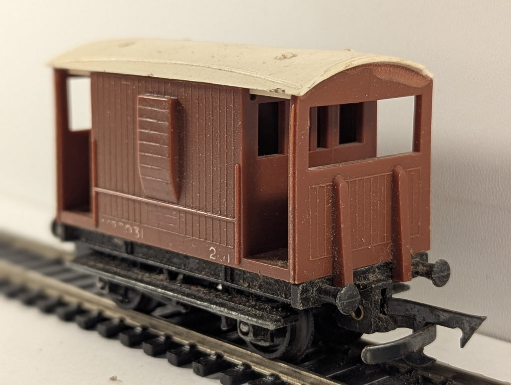 Tri-ang OO Gauge LMS 20 Ton Goods Brake Van M77031 Brown R16
