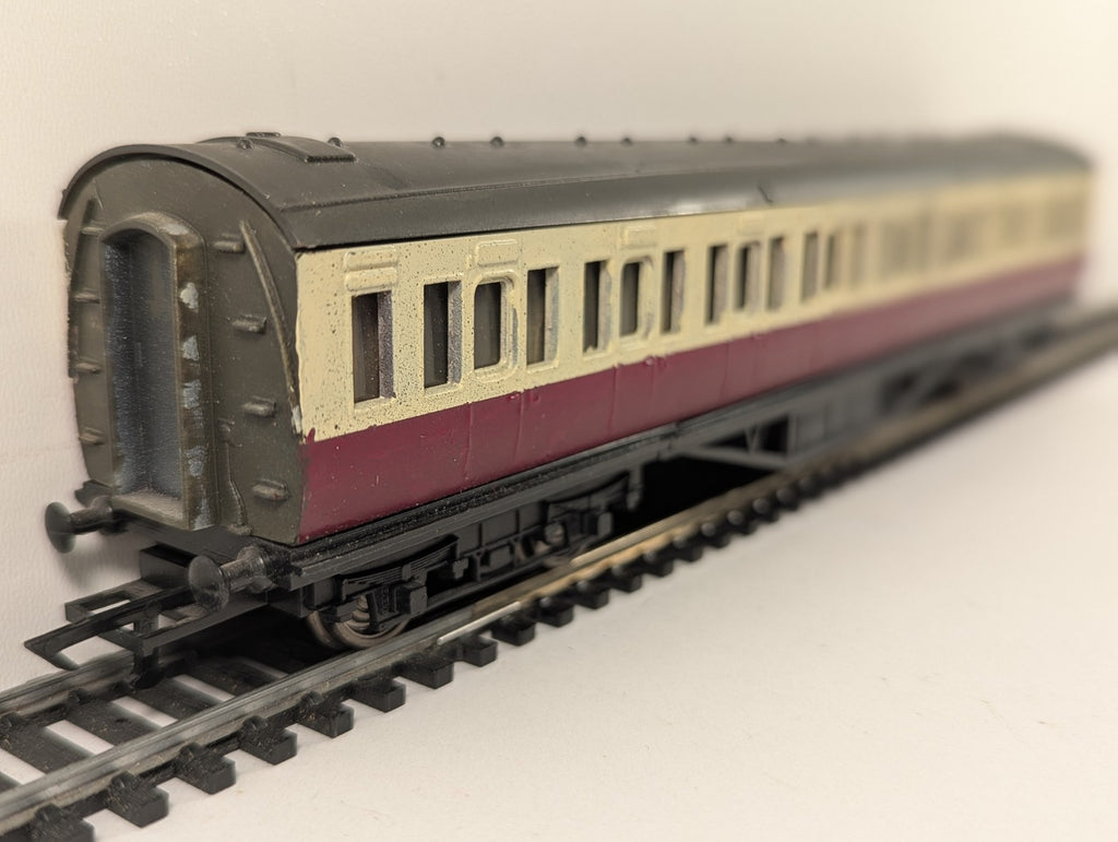 Graham Farish OO Gauge Suburban Compartment Coach Passenger Coach