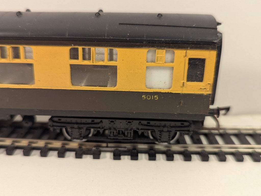Hornby OO Gauge GWR Corridor Composite Coach 5015