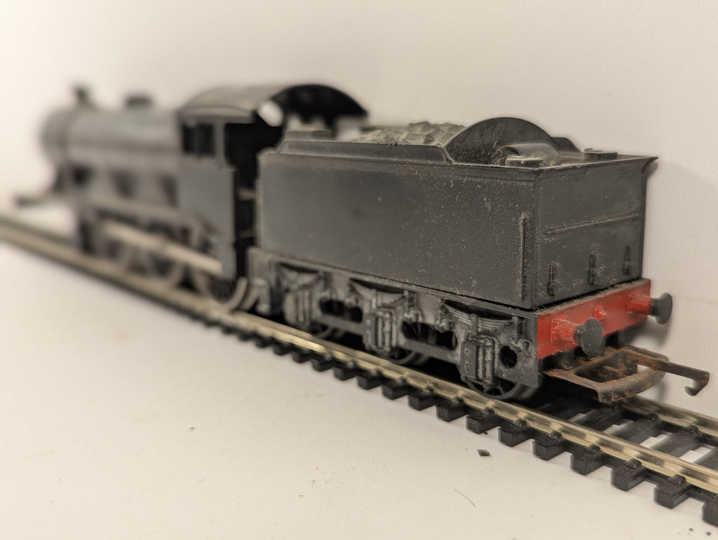 Hornby OO Gauge Class B12 Steam Locomotive Black R150 Spares or Repair