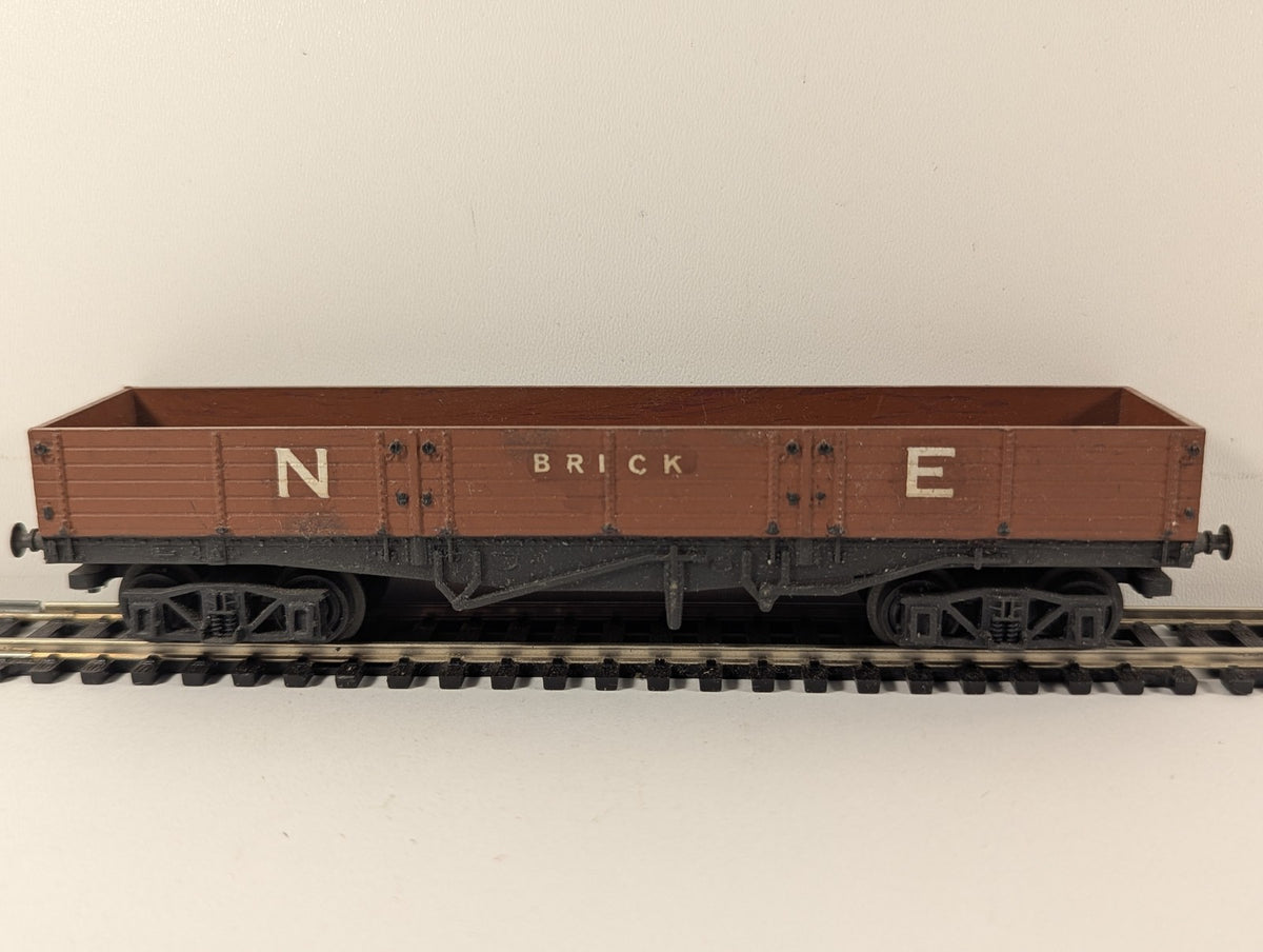 Tri-ang OO Gauge LNER Brick Wagon Goods Wagon NE Brown R219