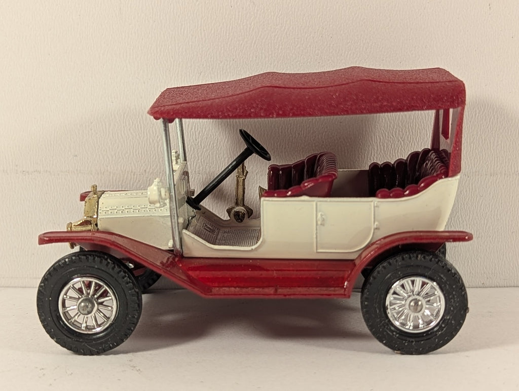 Matchbox 1911 Model "T" Ford Die-cast Vehicle White and Red Y-1