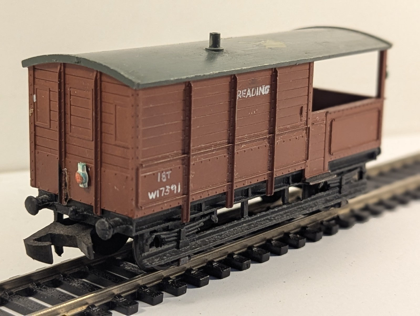 Hornby Dublo OO Gauge MR 20-Ton Goods Brake Van Repainted W17391