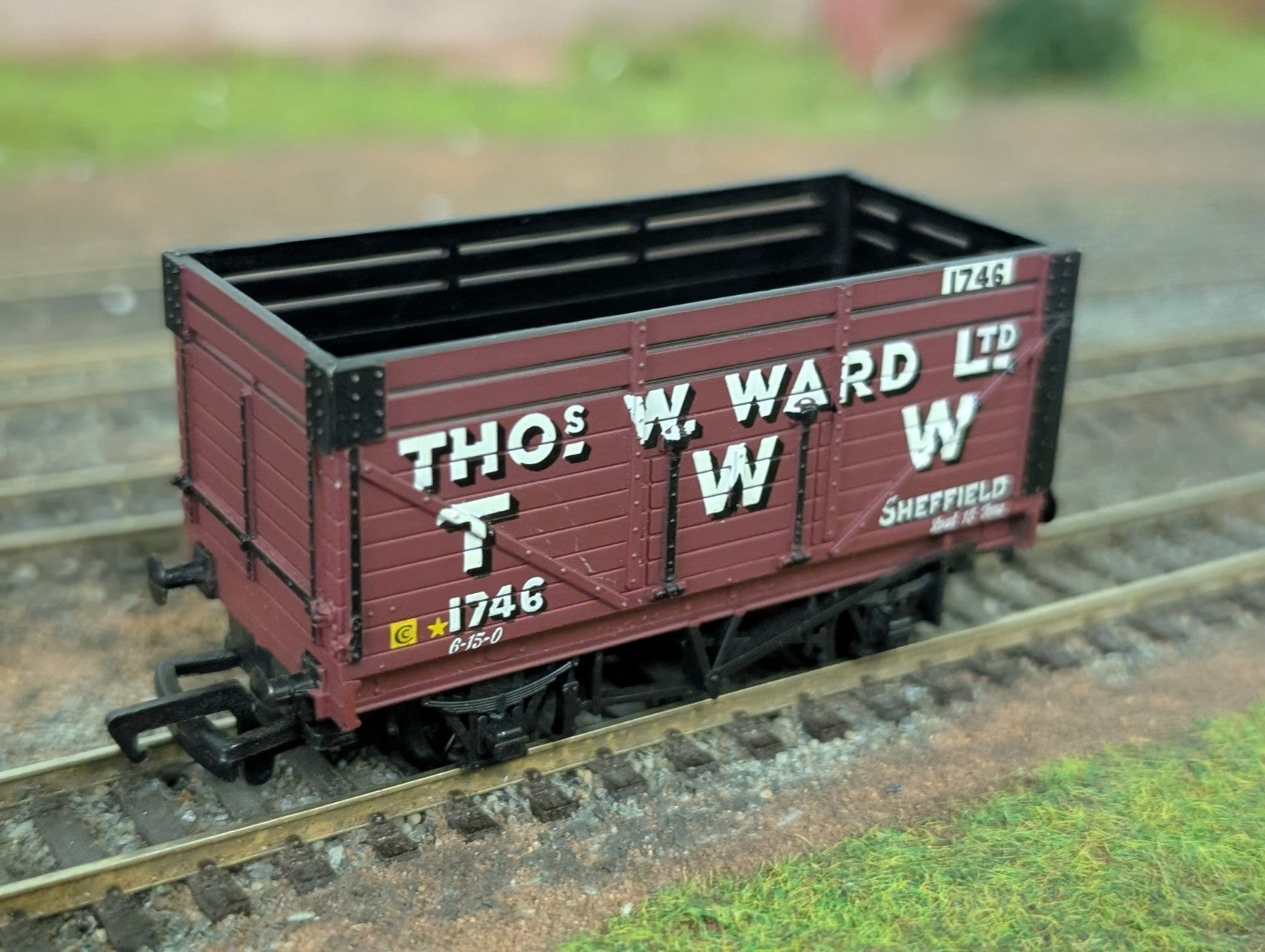 Mainline 37179 7 Plank Wagon with coal rail - 'Thomas W Ward' 1746