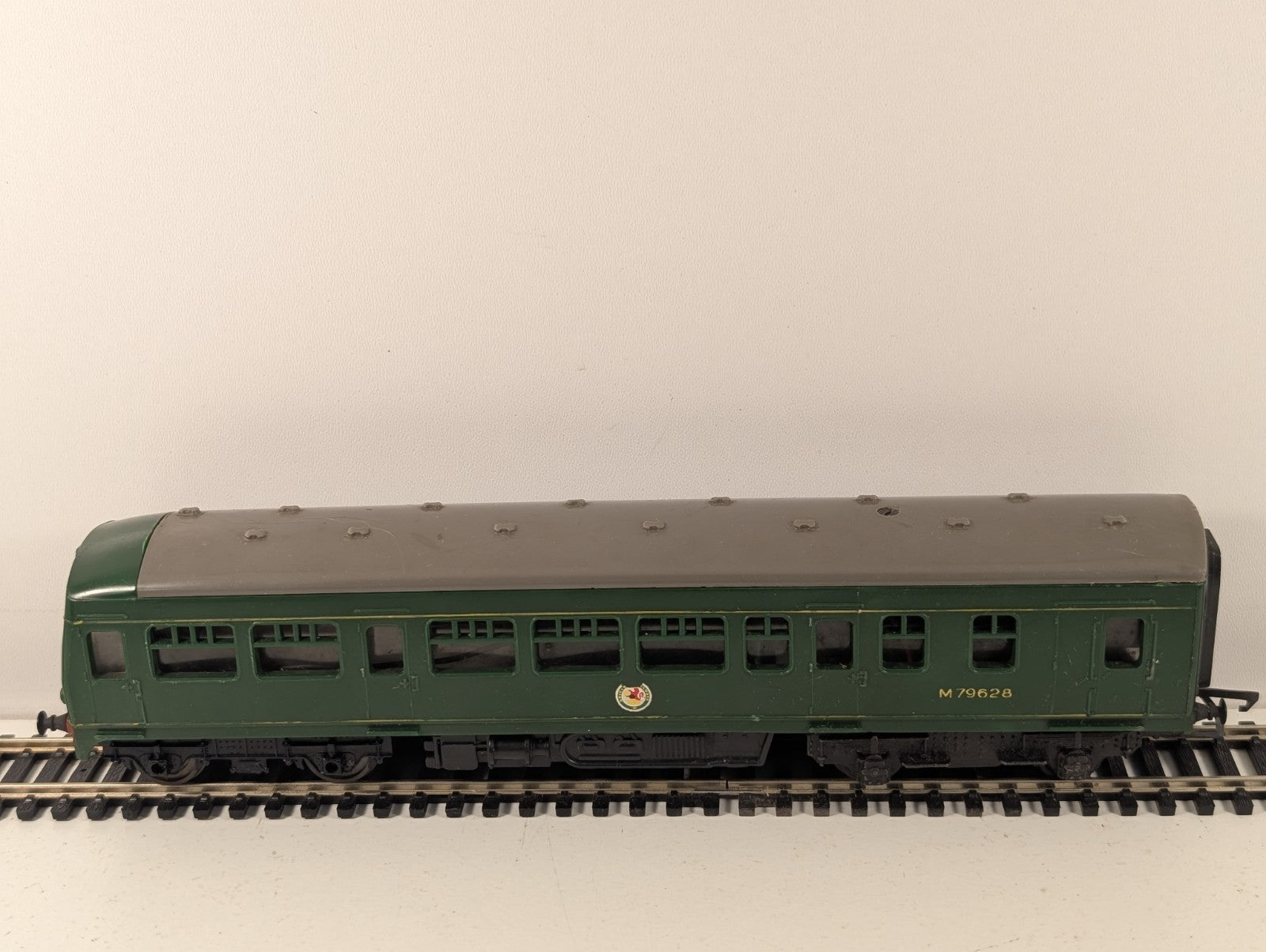 Tri-ang R157 OO Gauge Motorised Class 101 DMU BR Green