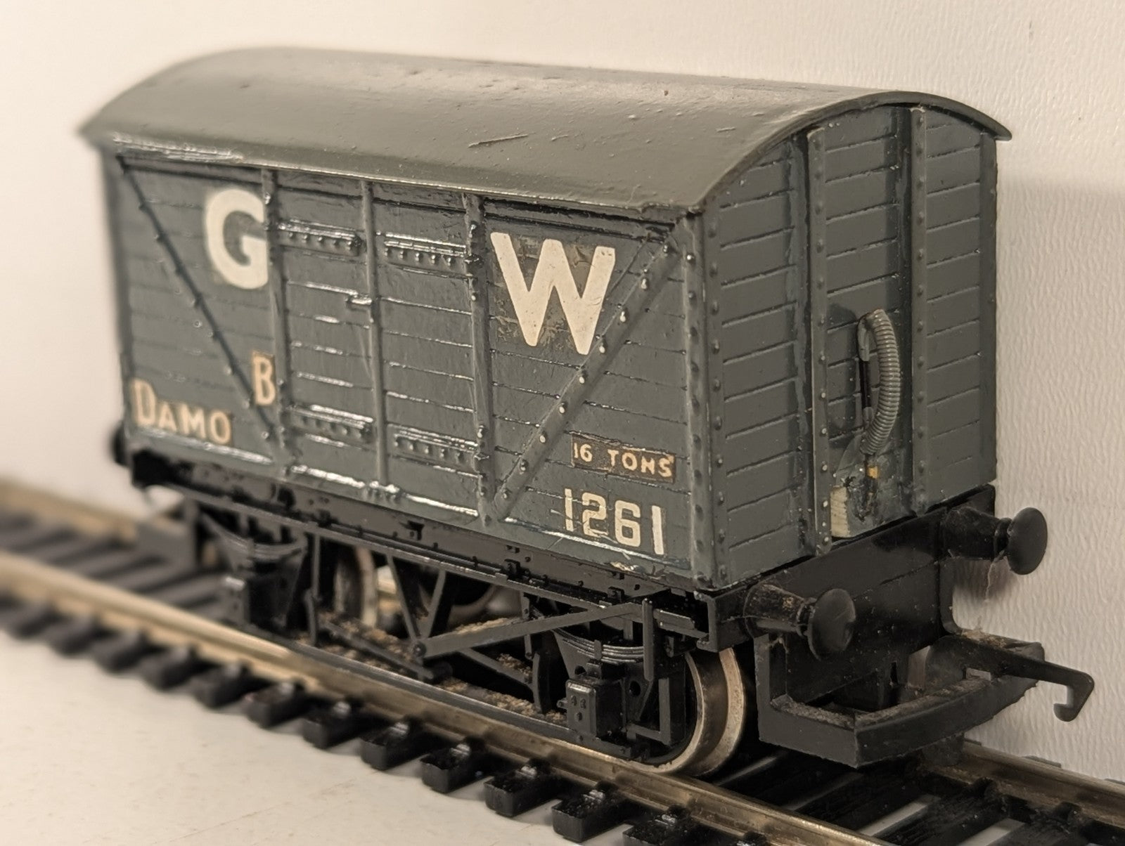Hornby GWR 16 Ton "Damo" Van OO Gauge - Repainted