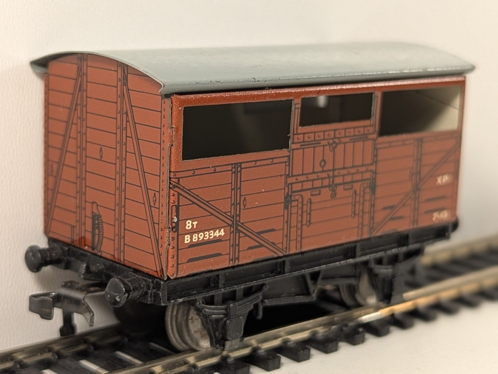 Hornby Dublo 32020 BR 8-Ton Cattle Wagon Brown