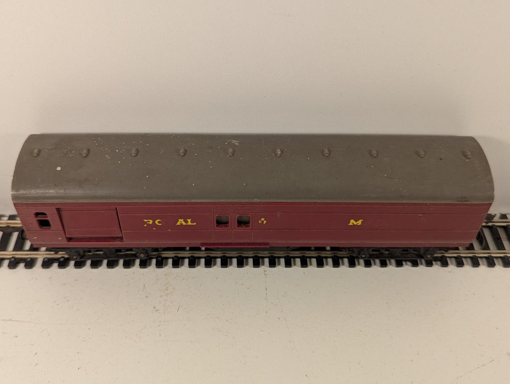 Tri-ang OO Gauge Operating Royal Mail Coach (Lettering Missing)