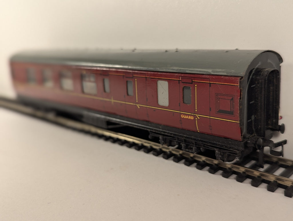 Hornby Dublo OO Gauge BR Maroon Brake Second Coach Passenger Coach M26143 4051