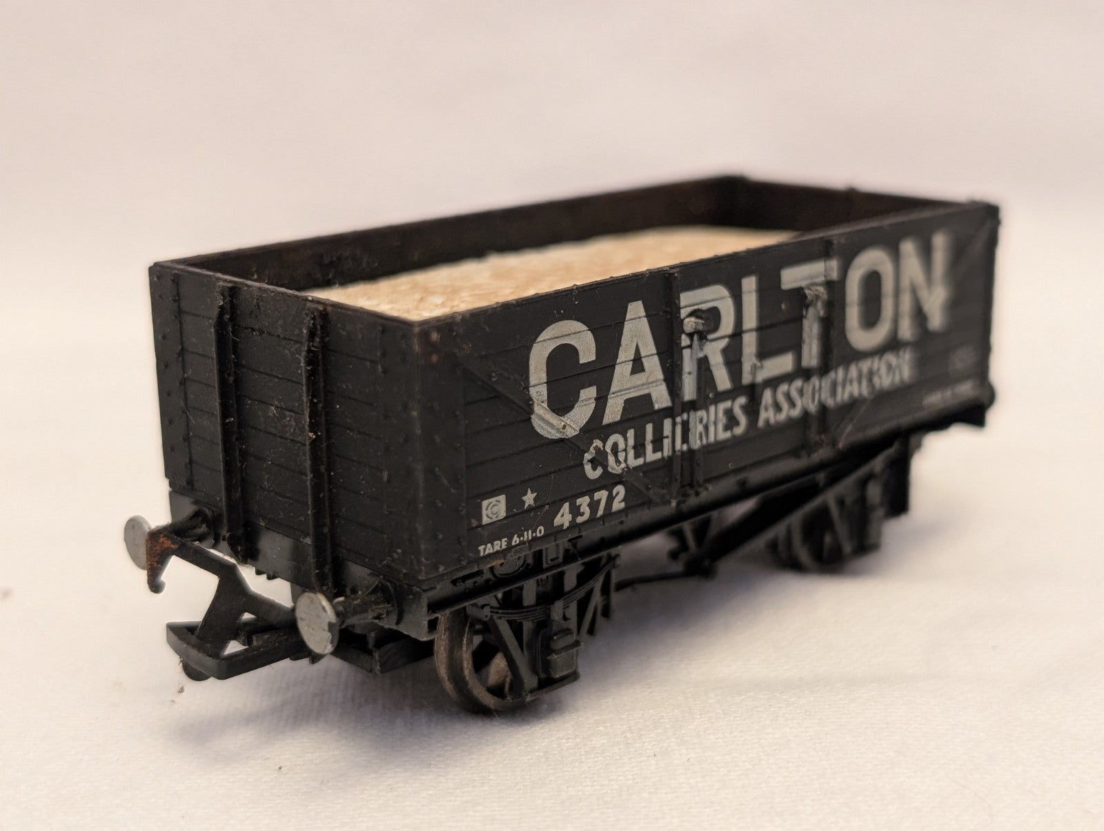 Airfix OO Gauge 7 Plank Wagon Carlton Collieries Association Goods