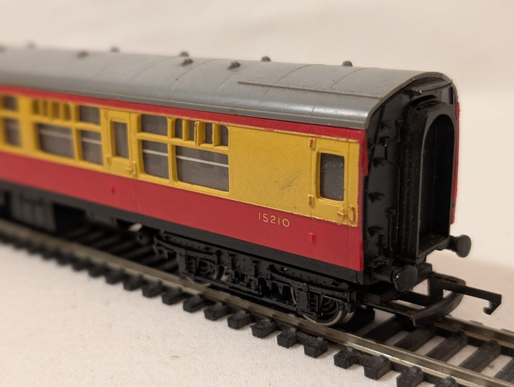Hornby OO Gauge BR Mk1 Corridor Composite Coach No. 15210