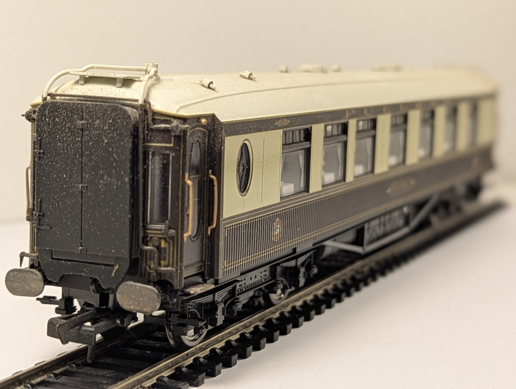 Hornby OO Gauge Pullman Parlour Car 'Niobe' Passenger Coach - Lights Up