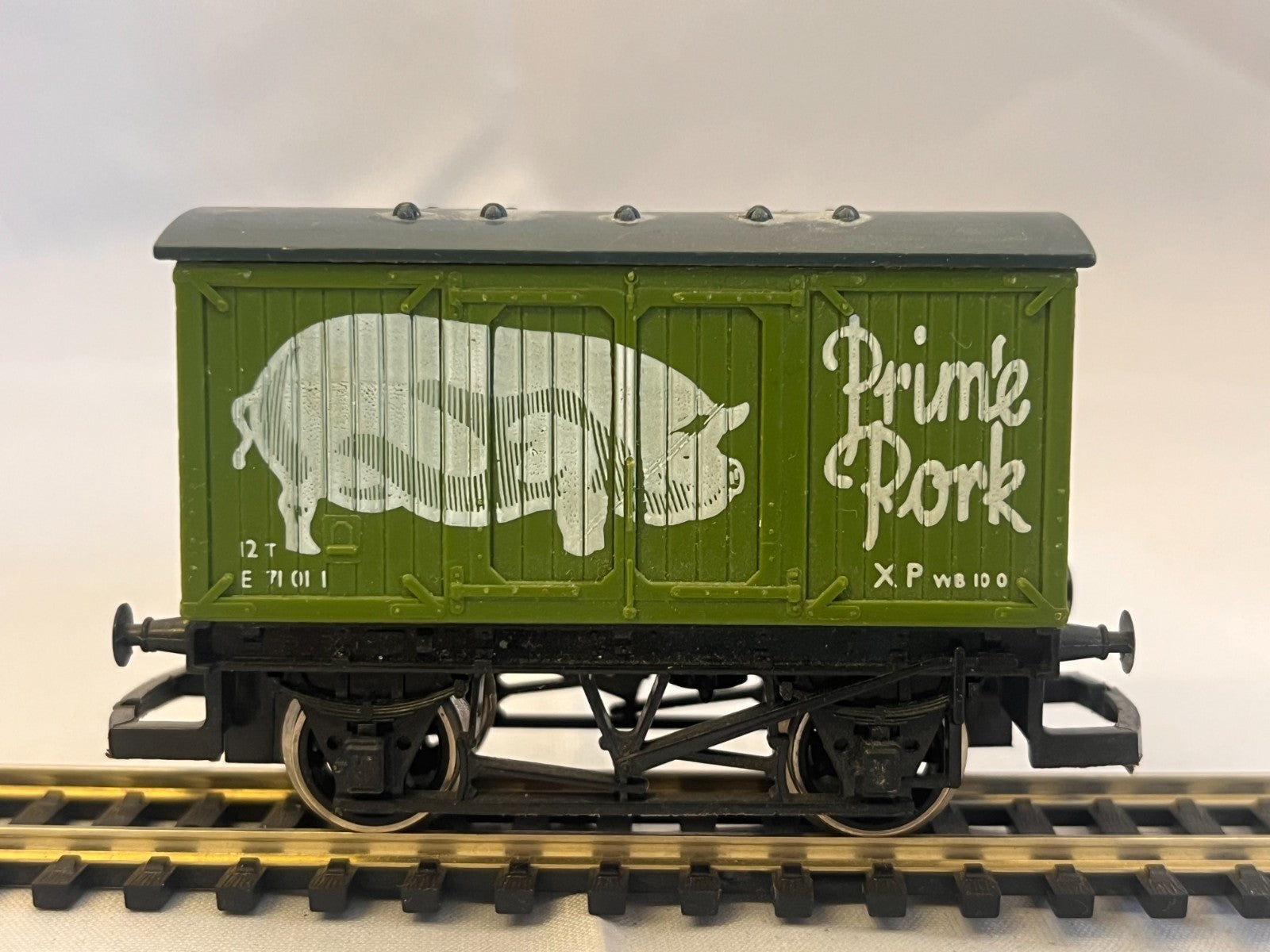 Hornby R216 OO Gauge Prime Pork Closed Wagon