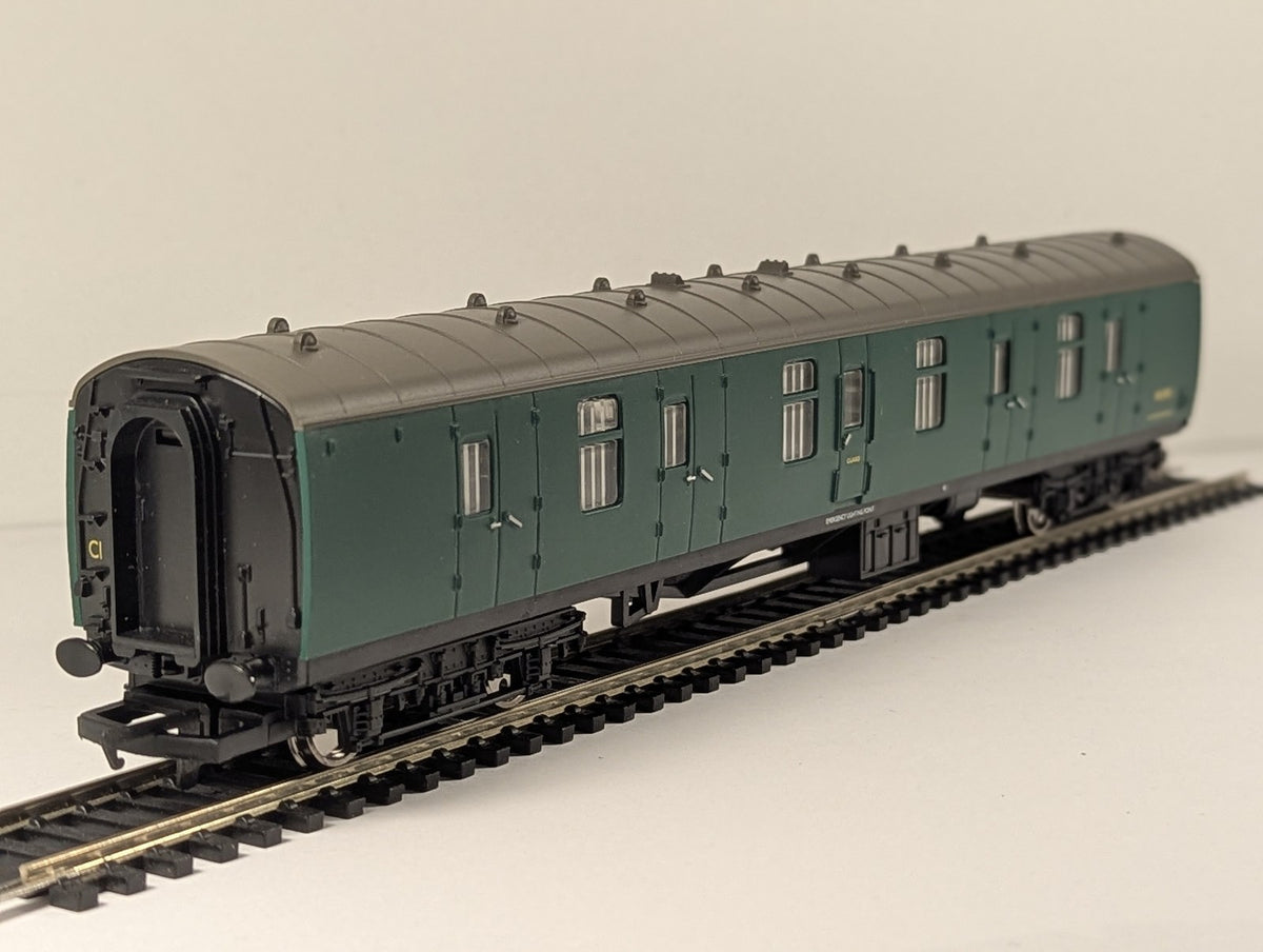 Hornby OO Gauge BR MkI Parcels Coach S81292 BR Southern Region Green R4116A