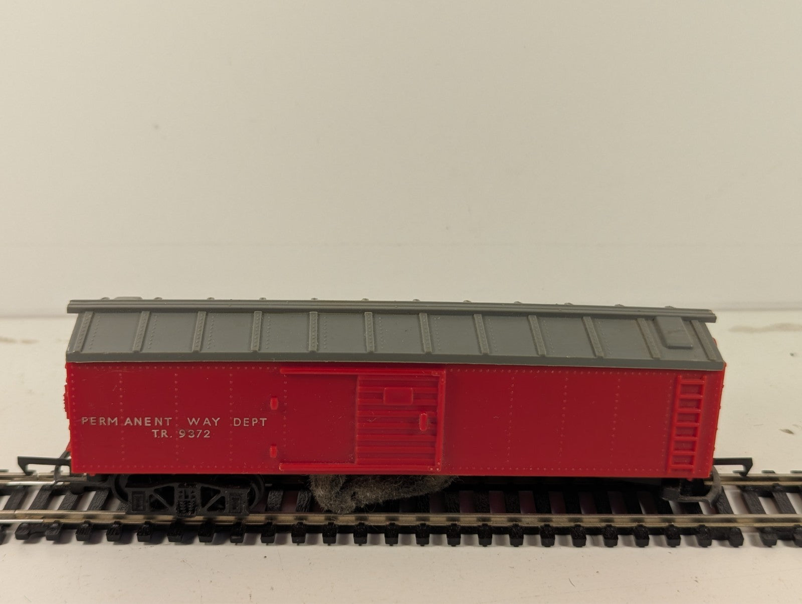 Hornby Railways R344 OO Gauge Track Cleaning Car - Boxed - Broken Bogie