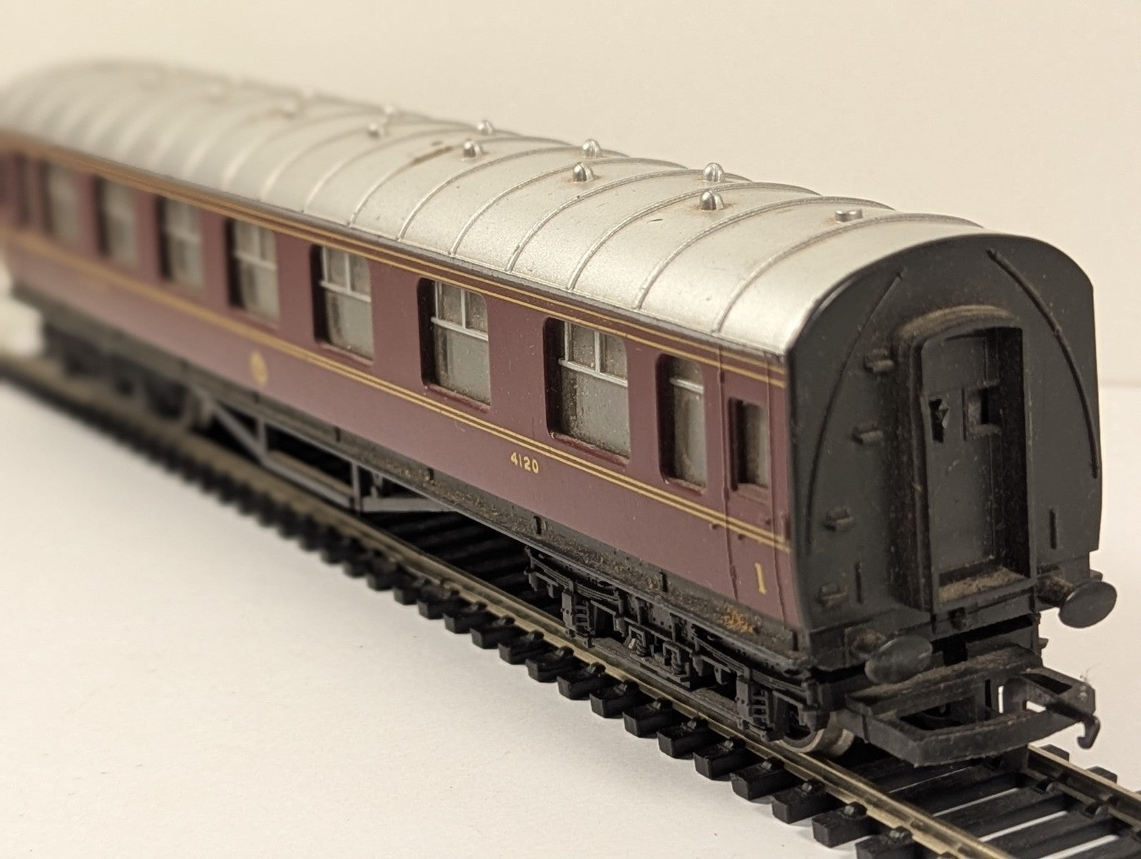 Hornby R474 OO Gauge LMS Stanier Composite Coach RN 4120