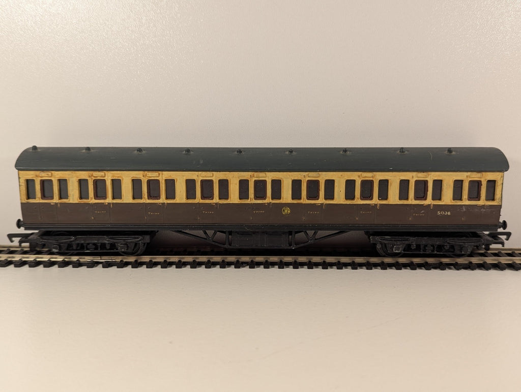 Kitbuilt GWR Suburban Coach – GWR Livery