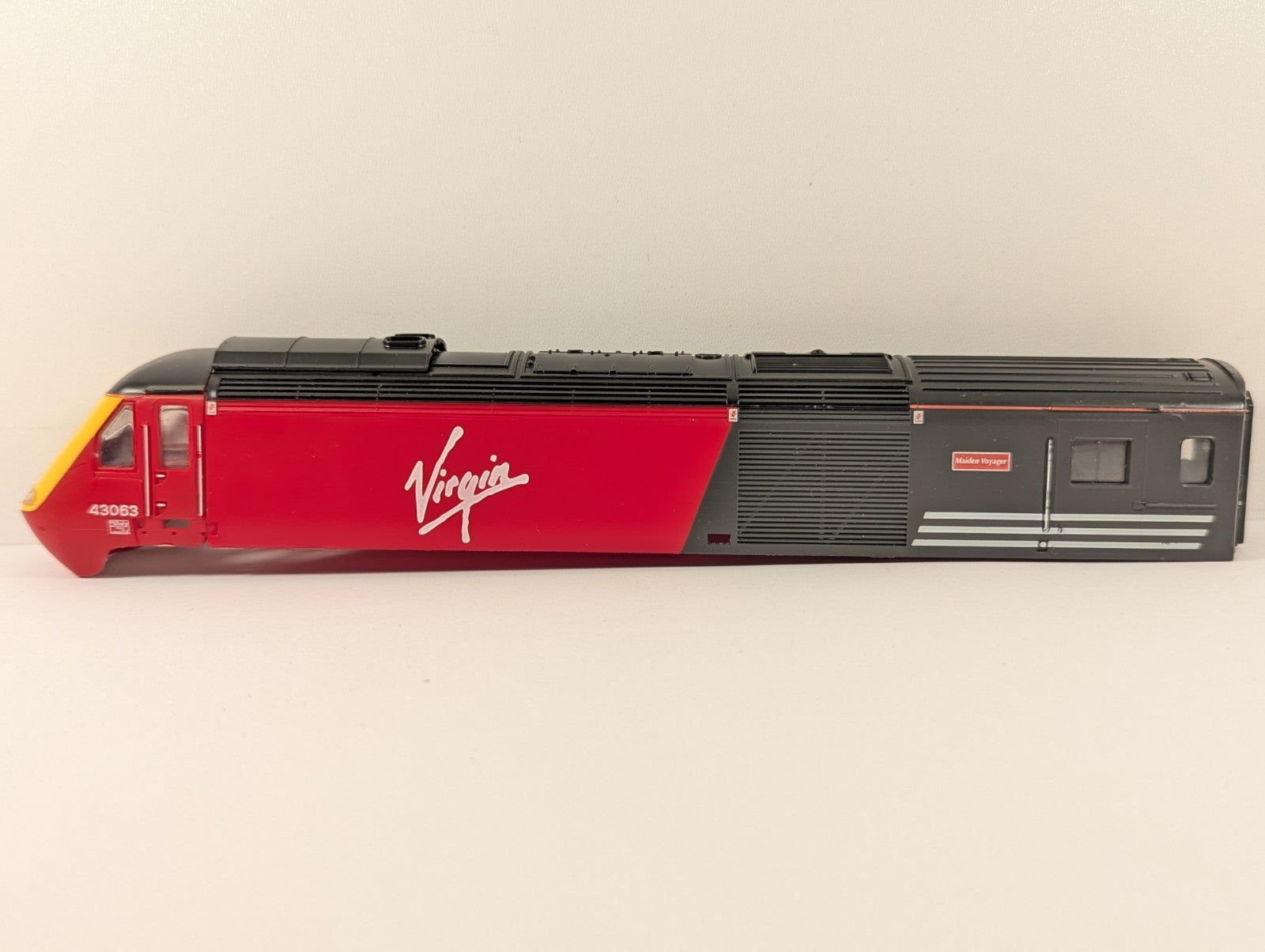 Hornby R2045 OO Gauge Class 43 HST Power Car Body Shell Virgin Livery