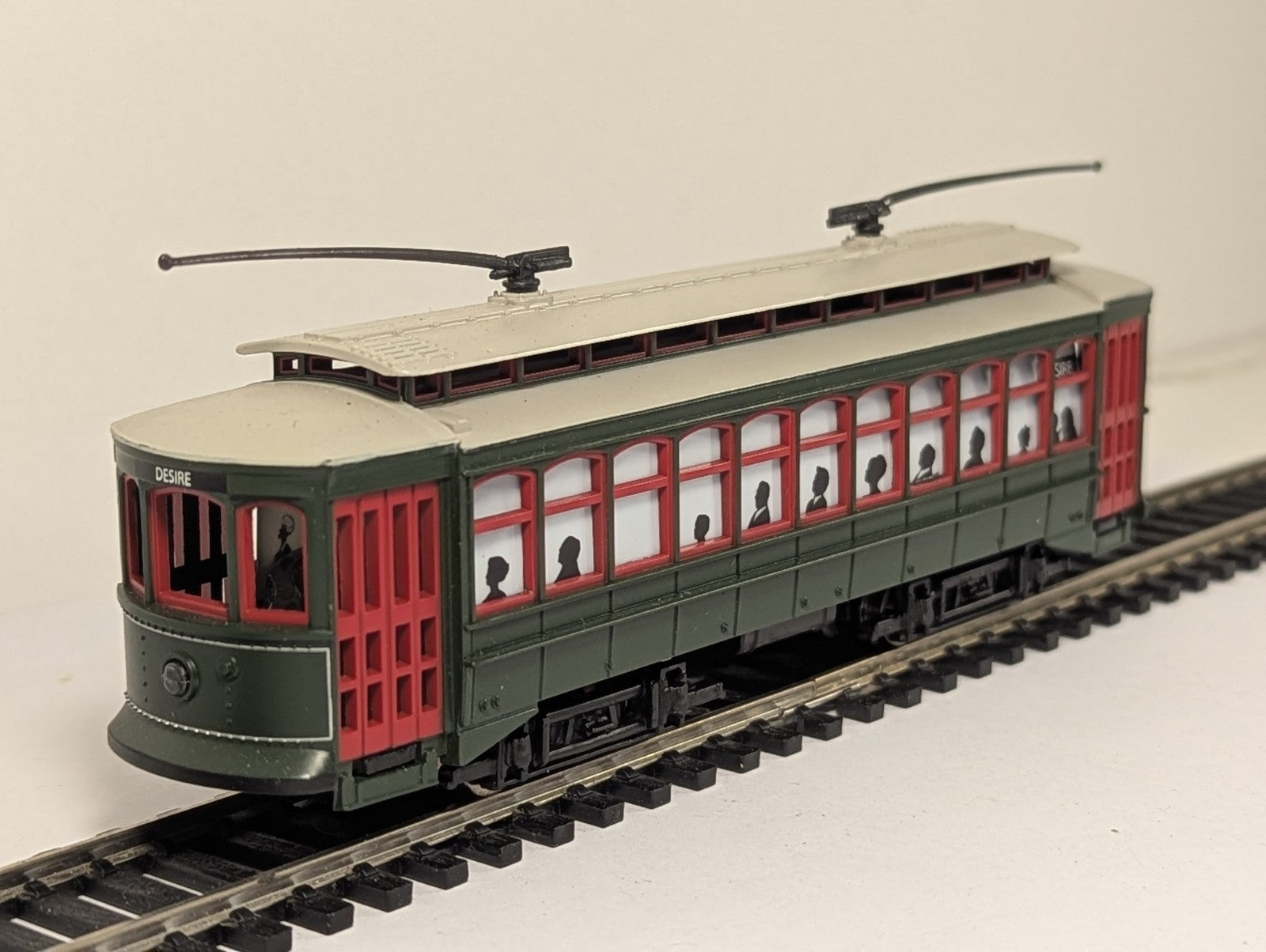 Bachmann K120105 OO Gauge New Orleans “Desire” Brill Trolley with Lights