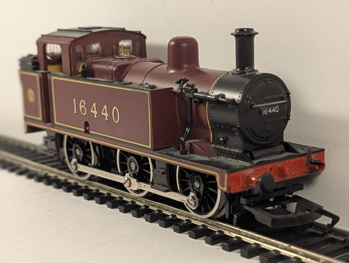 Hornby OO Gauge Class 3F Jinty 0-6-0T Steam Locomotive 16440 LMS Maroon R052