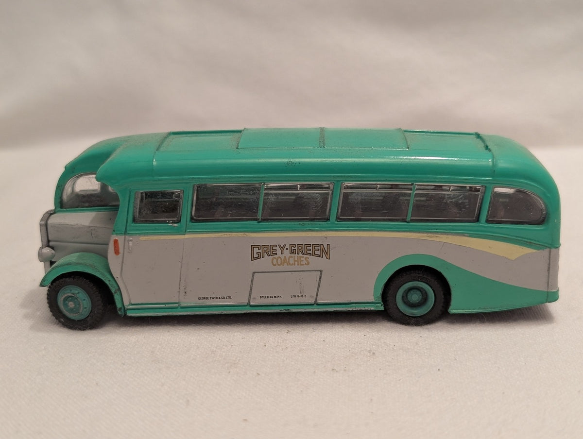 Exclusive First Editions 1:76 A.E.C. Regal Halfcab Coach Die-cast Coach HLW 981