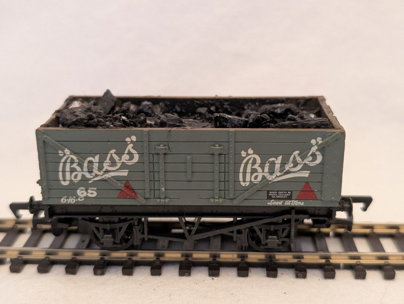 Mainline OO Gauge 7-Plank Open Wagon 'Bass's' Goods Wagon 65 Bass's