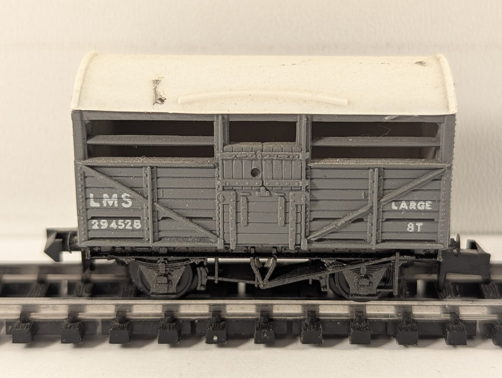 Peco N Gauge LMS Large Cattle Wagon 294528 LMS Grey