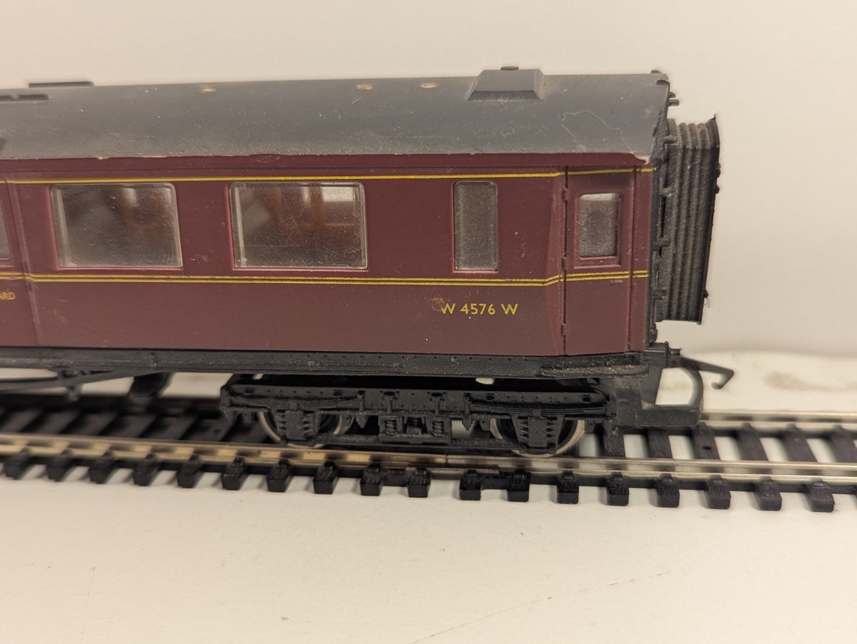Airfix 54210 OO Gauge BR Maroon Centenary Brake Coach W4576W – Damaged