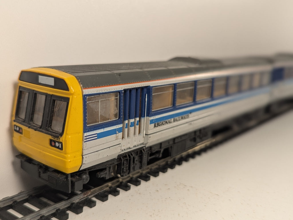 Hornby OO Gauge Class 142 Pacer 2-Car DMU Diesel Multiple Unit , Regional Livery