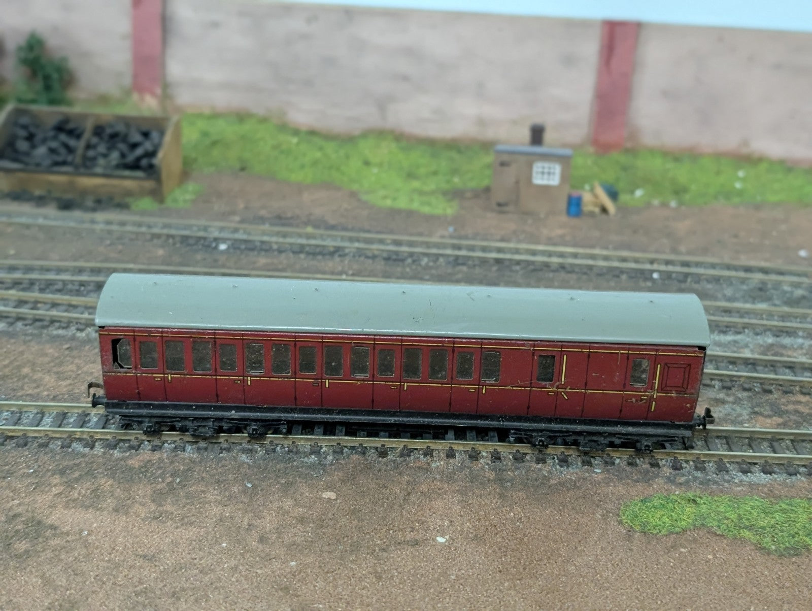 Hornby Dublo 4022 OO Gauge BR Mk1 Suburban Brake 2nd Maroon