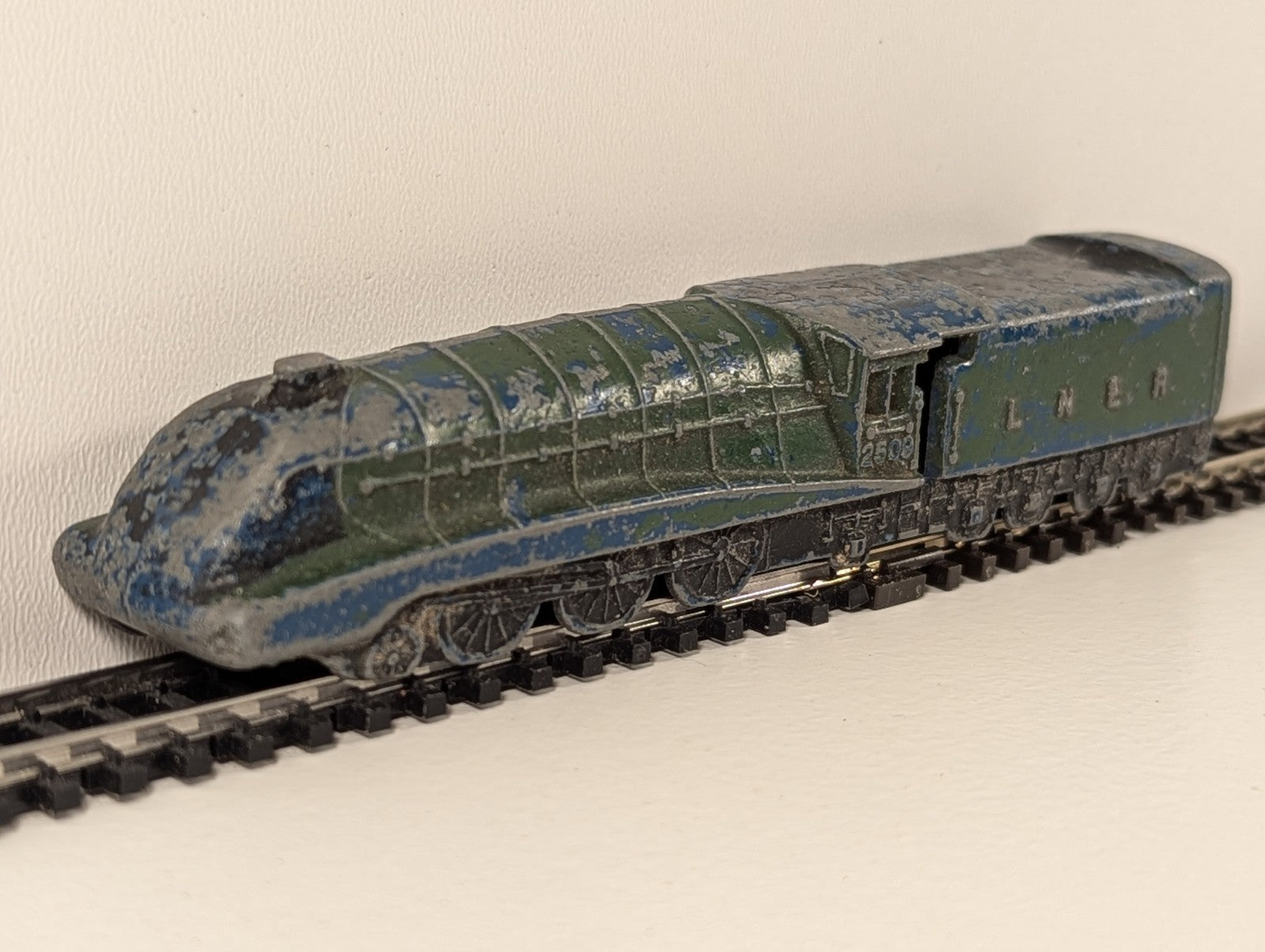 Vintage Dinky Toys Meccano L N E R 2509 Express Passenger Train