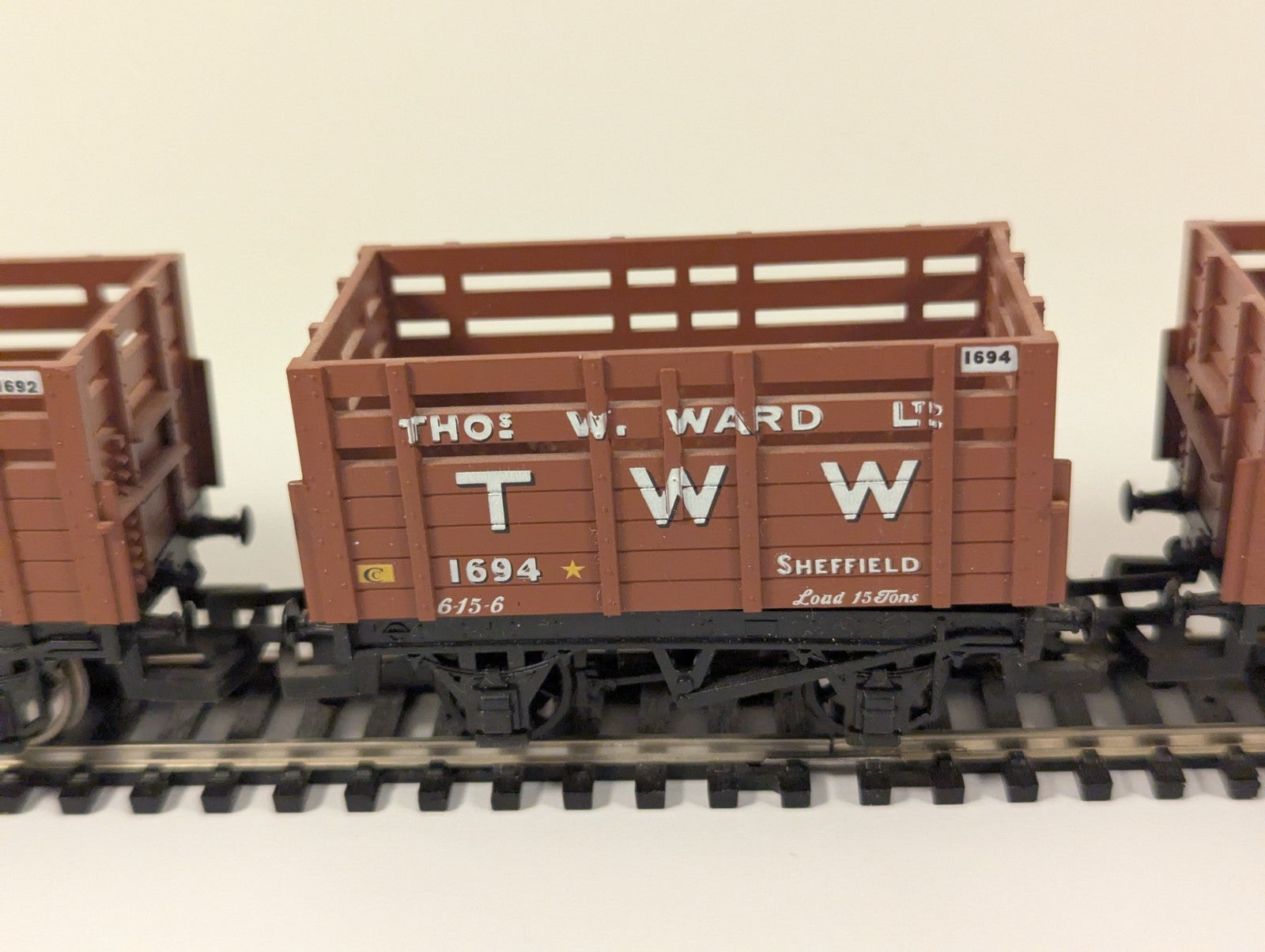 Hornby OO Gauge R6037 Thomas W. Ward Coke Wagon Set (1 Wagon Damaged)