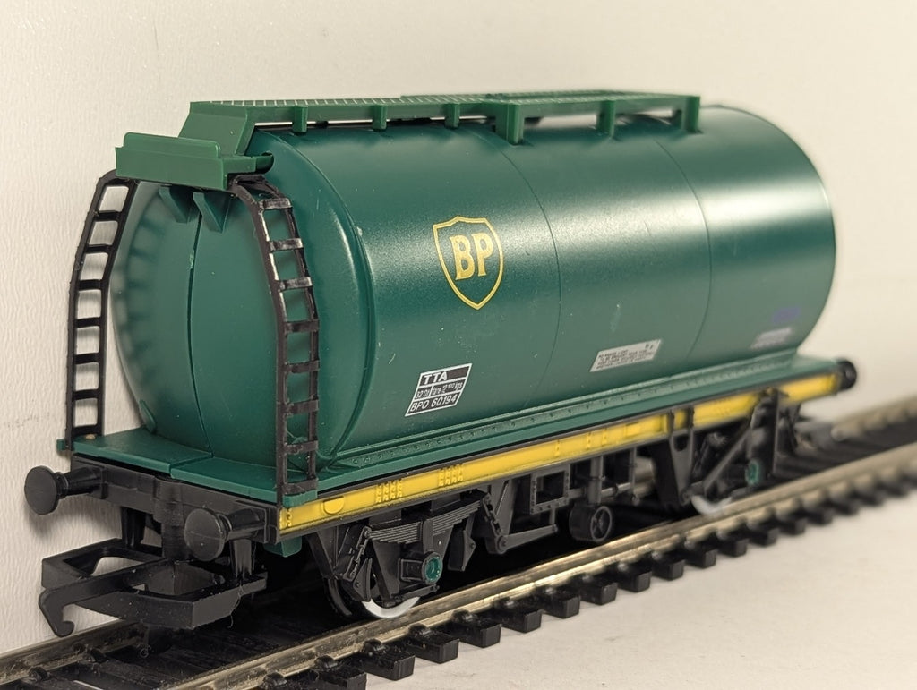 Hornby OO Gauge TTA Tank Wagon Goods Wagon BPO 60194 BP Green & Yellow R235
