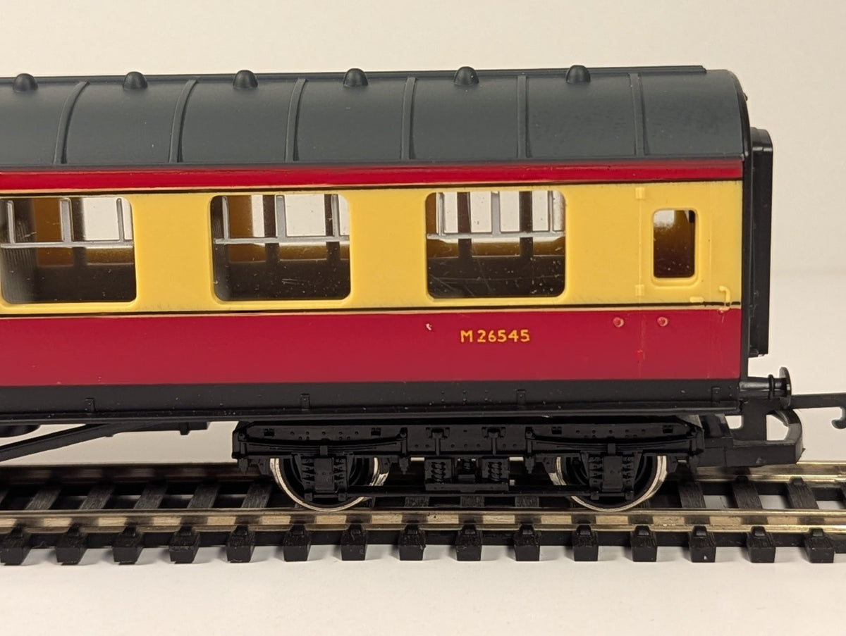 Hornby R438 OO Guage BR Brake Third Coach Blood & Custard - boxed