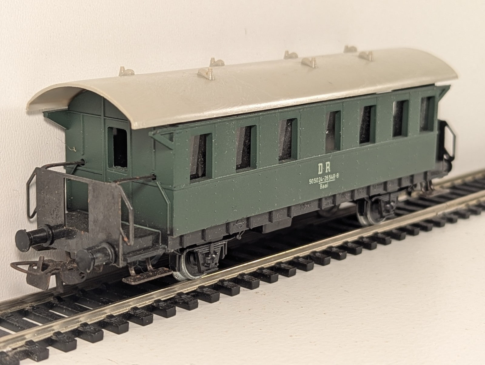 Piko HO Gauge Deutsche Reichsbahn Passenger Car Green