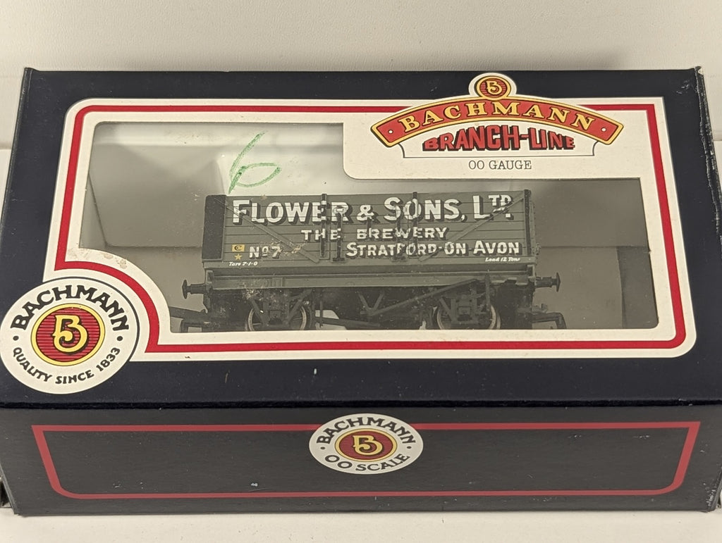 Bachmann OO Gauge 7 Plank Wagon 'Flower & Sons' Goods Wagon 33-104A