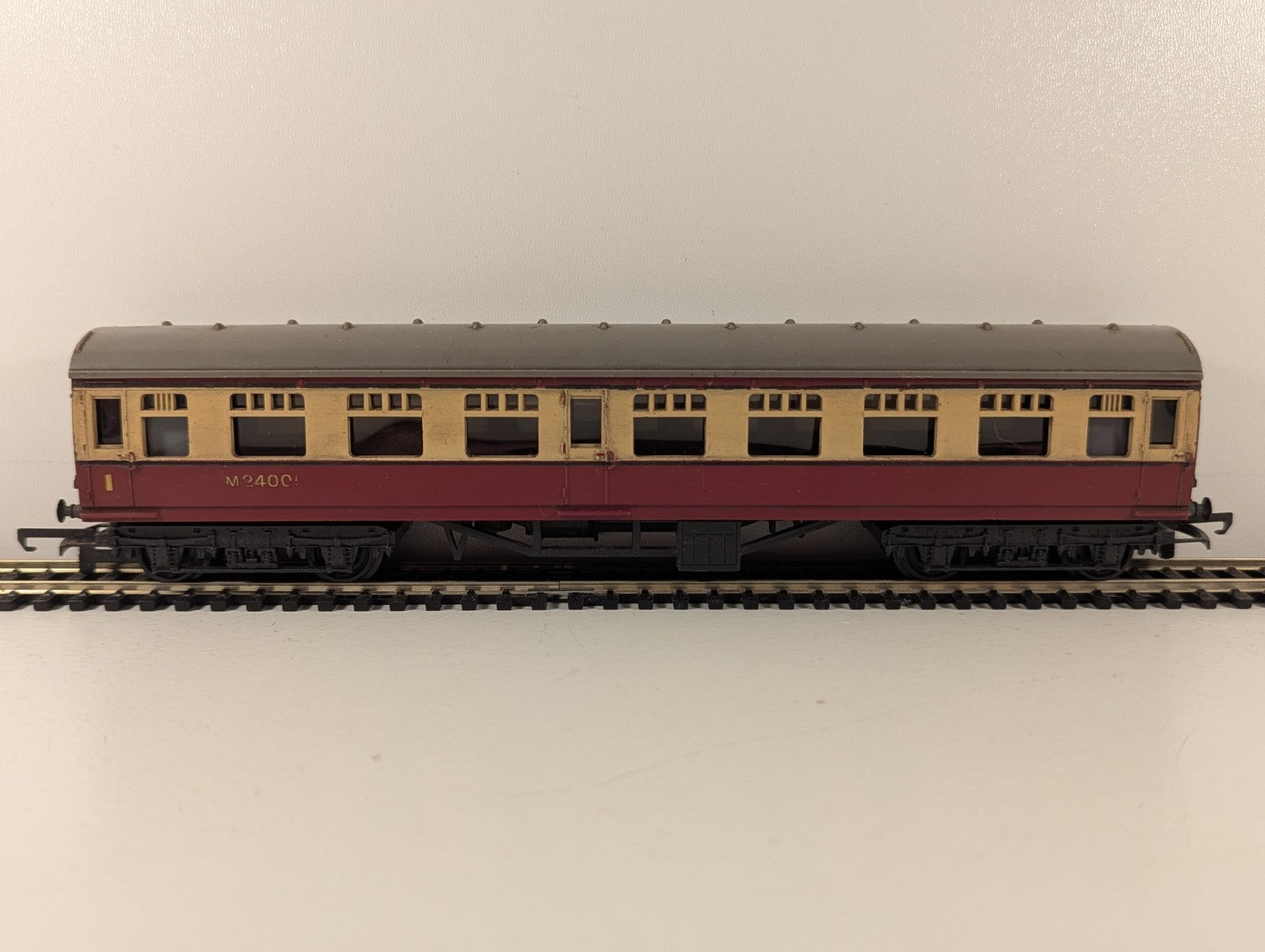 Tri-ang OO Gauge BR Crimson & Cream Composite Coach