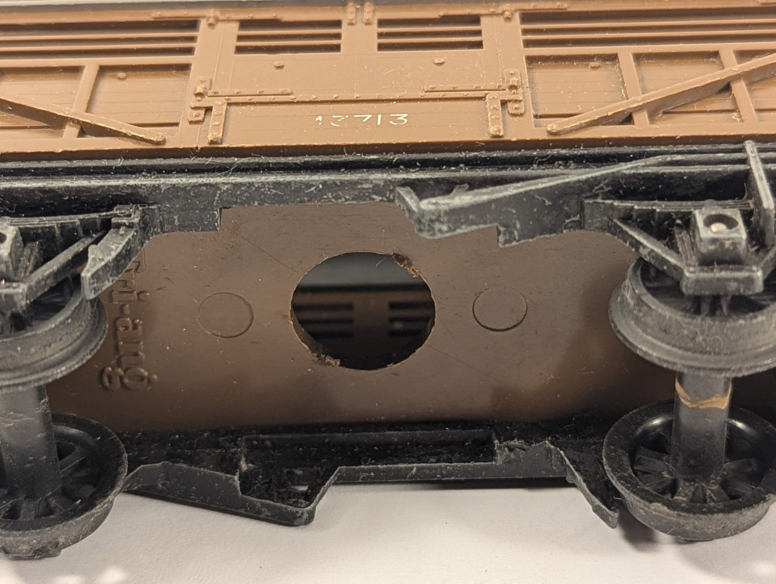 Tri-ang OO Gauge R13 Cattle Wagon Brown M3713