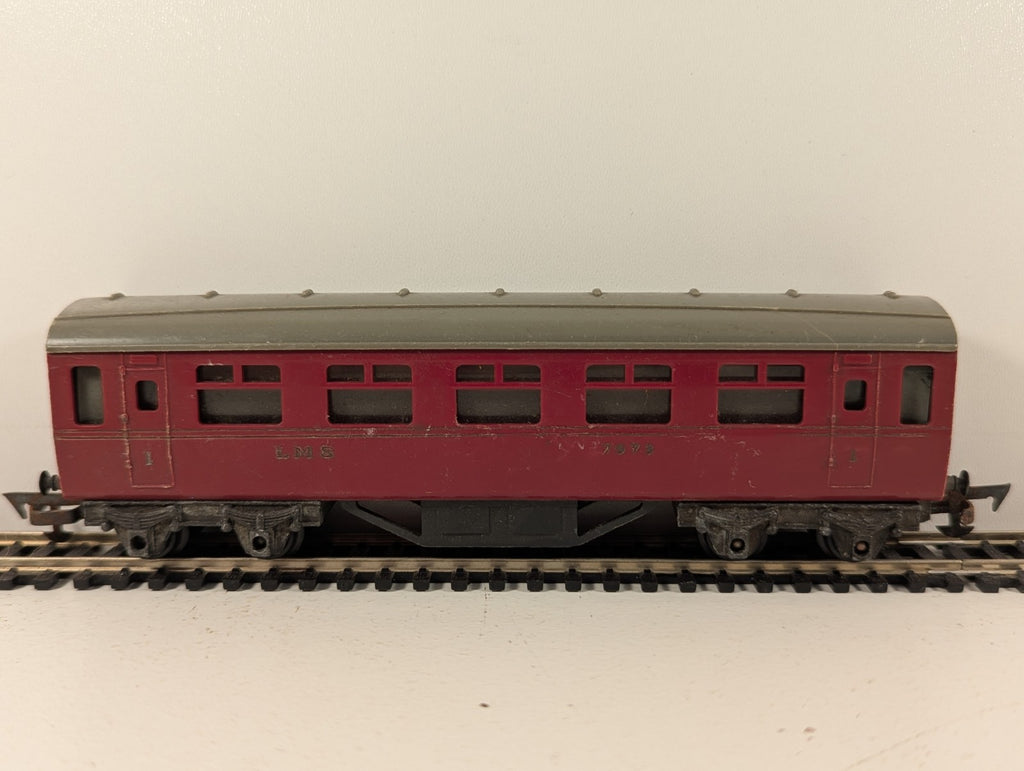 Tri-ang OO Gauge LMS Passenger Coach