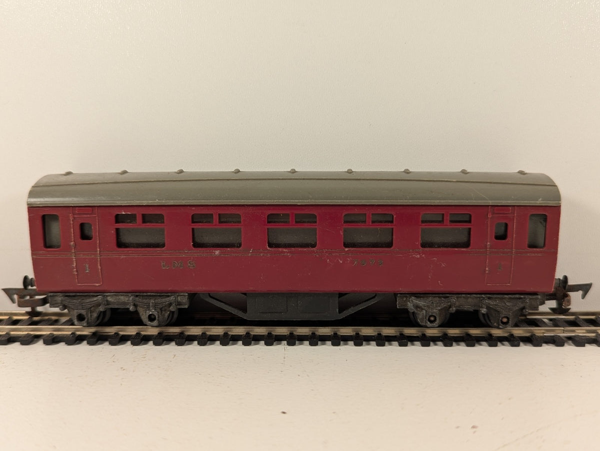 Tri-ang OO Gauge LMS Passenger Coach