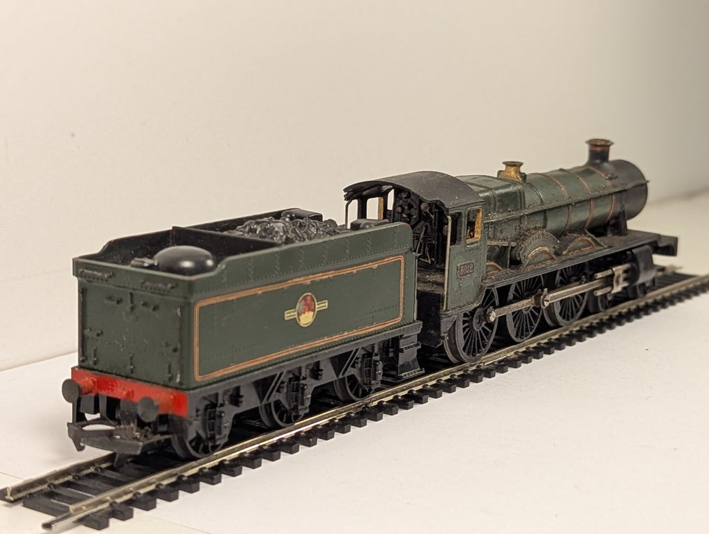 Tri-ang OO Gauge GWR Hall Class 4-6-0 'Queen's Hall' Locomotive 591