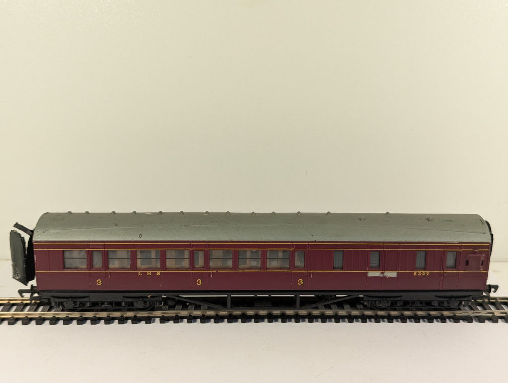 Mainline 37-110 OO Gauge LMS 57ft 3rd Class Brake Corridor Coach Crimson