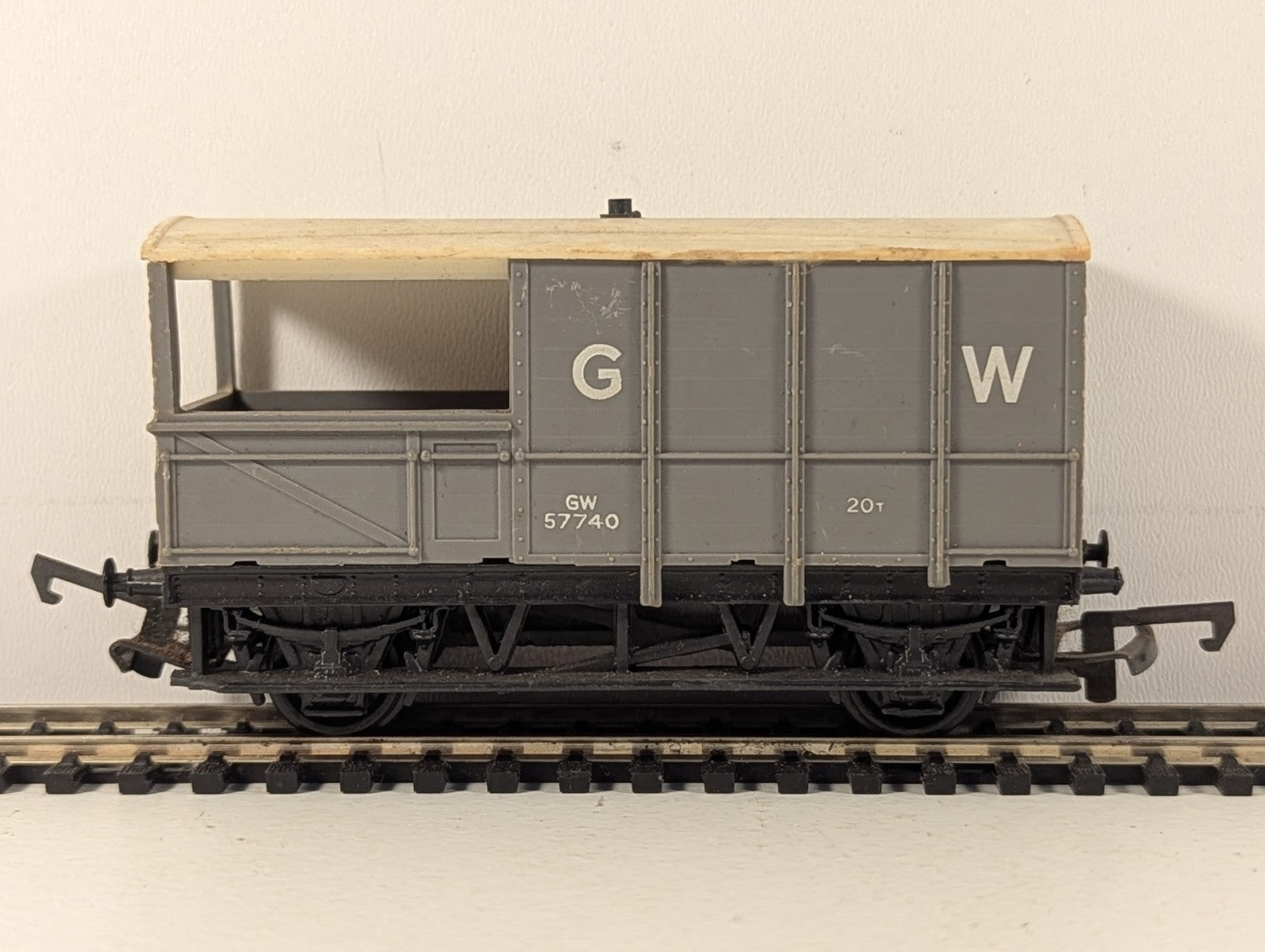 Hornby OO Gauge GWR 20T Toad Brake Van 57740 GWR Grey R124